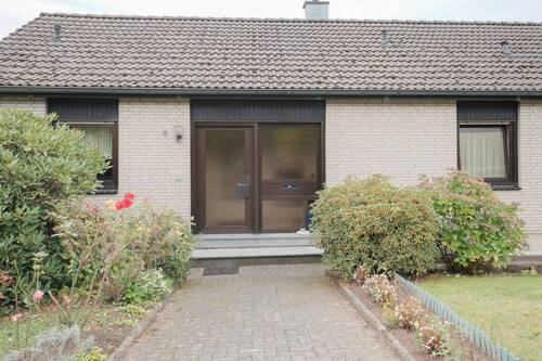 Eingangsbereich EG - 7 Zimmer Einfamilienhaus in Bergneustadt - Wiedenest