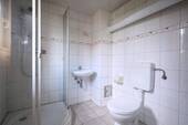 Bad mit Dusche - Reihenmittelhaus mit 50,00 m&sup2; in Hoym zum Kaufen