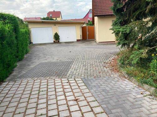 Zufahrt - 5 Zimmer Einfamilienhaus zum Kaufen in Schkeuditz