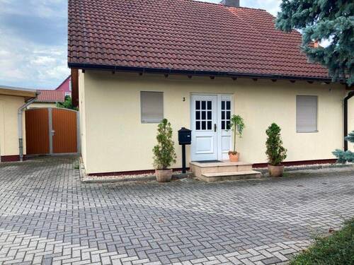 Hauseingang - Einfamilienhaus mit 156,00 m² in Schkeuditz zum Kaufen