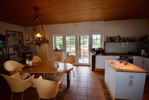 offene Küche mit Sitzecke - 