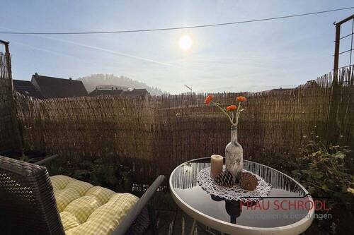 Titel - Charmante Dachgeschosswohnung im Herzen Tuttlingens - modernisiert, vermietet und mit Blick auf die Burg Honberg