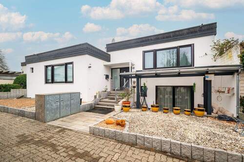 Bild 1 - **Ein Haus wie kein zweites - Atrium-Bungalow mit Spa-Bereich in Maximiliansau**