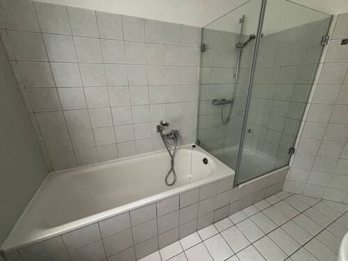 Badezimmer - Etagenwohnung mit 75,00 m² in Mönchengladbach zum Kaufen