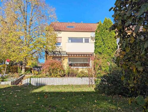 Ansicht Süd PXL_20251030_110819355.MPb.jpg - 5 Zimmer Reihenendhaus in Schwabach