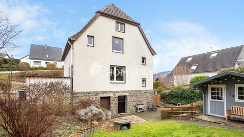 Außenansicht 3 - Zweifamilienhaus mit sonnigem Garten auf ca. 940 m² Grundstück