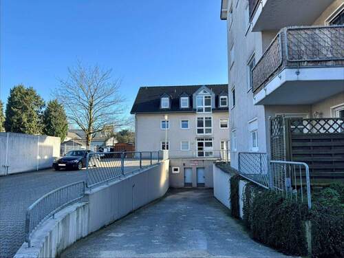 Einfahrt zur Tiefgarage - 