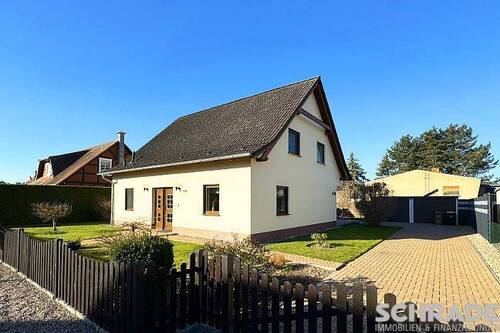 ...mit Auffahrt und massiver Doppelgarage - 5 Zimmer Mehrfamilienhaus, Wohnhaus zum Kaufen in Seehausen