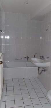 Badezimmer mit Wanne - 