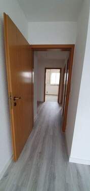 Flur (Blick zur Küche) - 