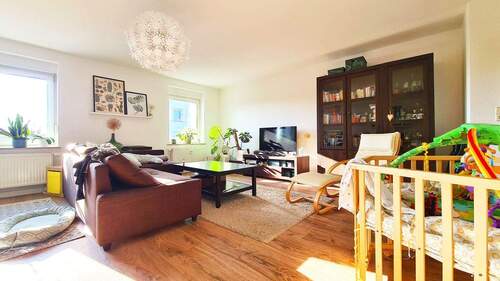 Wohnzimmer - 3 Zimmer Etagenwohnung in Köthen (Anhalt)