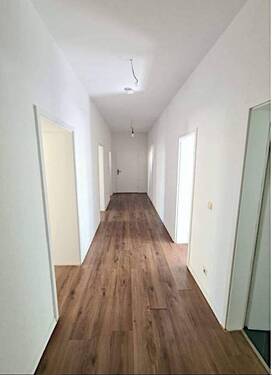 Flur - 5 Zimmer Etagenwohnung in Chemnitz