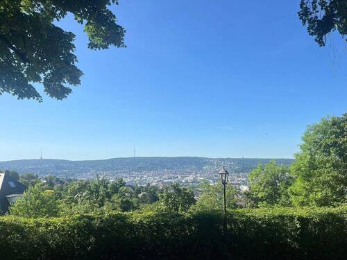 Blick auf Stuttgart vom Park - Panoramawohnen am Bismarckturm - 2.725,00&nbsp;EUR Kaltmiete, ca.&nbsp; 183,00&nbsp;m&sup2;&nbsp;Wohnfl&auml;che