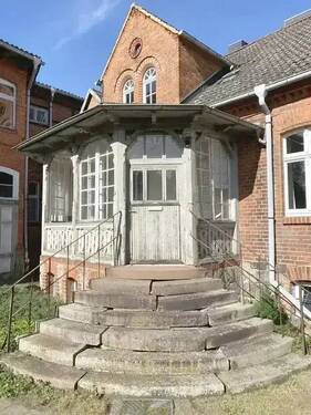 Eingang Veranda - 6 Zimmer Mehrfamilienhaus, Wohnhaus zum Kaufen in Gardelegen