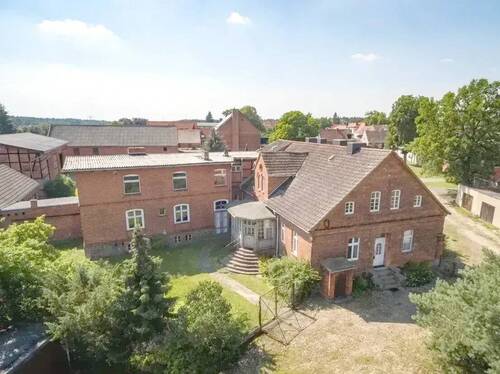 Haupthaus und Gartenhaus - 