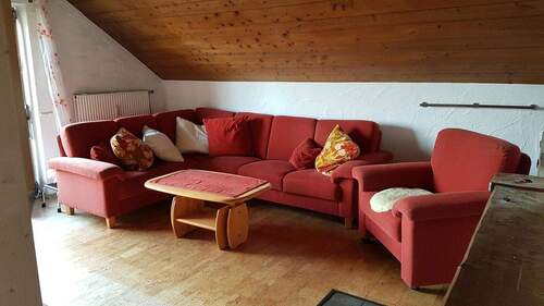 gemütliches Wohnzimmer - 2 Zimmer Etagenwohnung zum Kaufen in Peißenberg