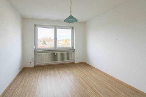 Schlafzimmer 2 - 3 Zimmer Einfamilienhaus zum Kaufen in Lauf an der Pegnitz