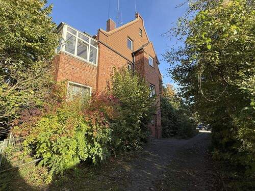 Mehrfamilienhaus mit Doppelgarage - 8 Zimmer Mehrfamilienhaus, Wohnhaus zum Kaufen in Kiel