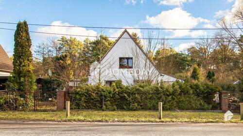 Außenansicht 2 - Attraktives Grundstück mit Abrissobjekt - Platz für Ihre Neubauvisionen!