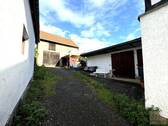 Innenhof mit Scheune und Anbau - 
