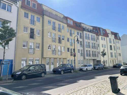 Frontanischt - Geräumige 2-Raumwohnung mit Balkon und großzügigem Wohnbereich sucht Sie als neuen Mieter!