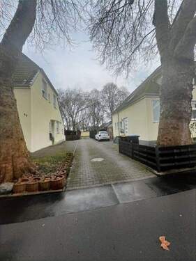 Zufahrt zum Carport - 