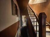 Treppenaufgang und Zugang zum Wohnbereich - 