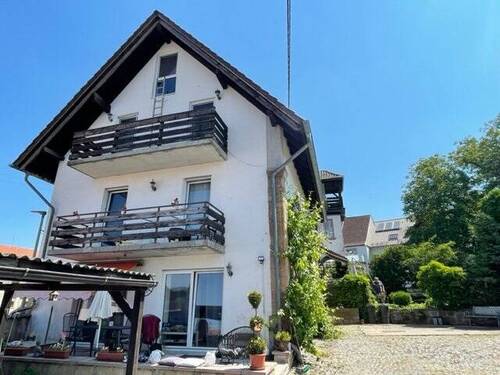 Ansicht der Liegenschaft vom Hofbereich - 1 Zimmer Mehrfamilienhaus, Wohnhaus in Schellweiler