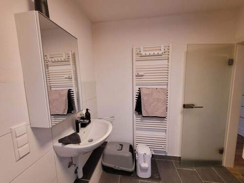 Badezimmer baugleiche Wohnung.jpg - 
