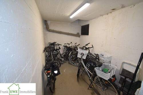 Fahrradkeller, Wohn- und Geschäftshaus - 