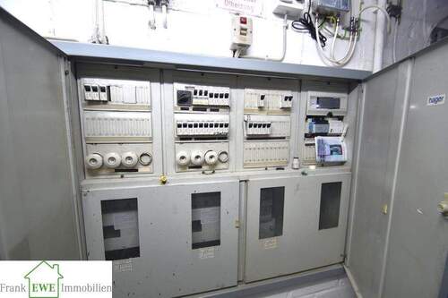 Stromkasten, Wohn- und Geschäftshaus - 