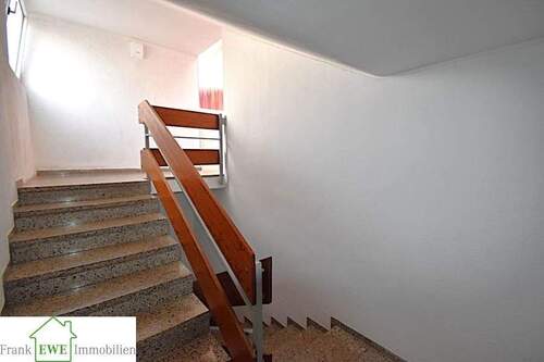 Treppenhaus, Wohn- und Geschäftshaus zum Kauf in Düsseldorf Garath, Frank Ewe Immobilienmakler Düsseldorf Hassels - 