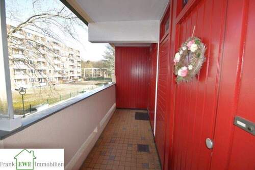 Laubengang; Wohn- und Geschäftshaus zum Kauf in Düsseldorf Garath, Frank Ewe Immobilienmakler Düsseldorf Hassels - 