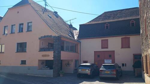 Wohnhaus und Scheune - Mosel : Großes Wohn- oder Ferienhaus historische Scheune viel Platzreserven und Möglichkeiten !