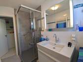 Badezimmer mit Dusche - 