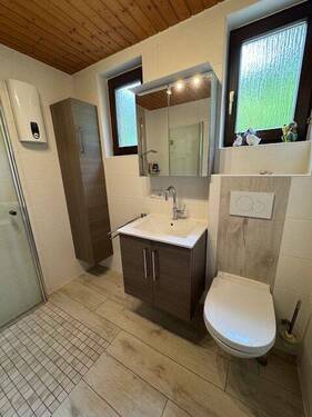 modernisiertes Duschbad im EG - 