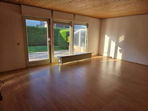 Wohnzimmer - 5 Zimmer Bungalow in Buxheim