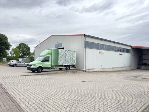 Halle Außenansicht - 