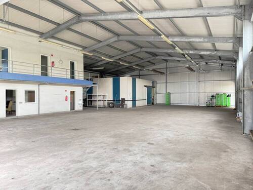 Halle Innenansicht - Halle zum Kaufen in Westhofen