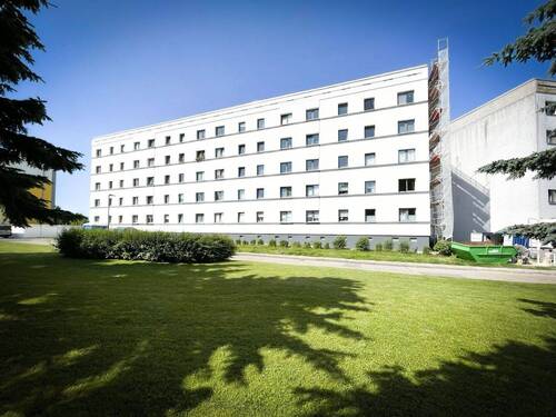 Fassadenansicht - 4-Zimmer-Wohnung mit Balkon! - 300,00&nbsp;EUR Kaltmiete, ca.&nbsp; 61,70&nbsp;m&sup2;&nbsp;Wohnfl&auml;che