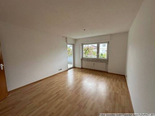 Wohnzimmer - 3-Zimmer-Wohnung mit EBK, Balkon und PKW-Stellplatz im Freien in RheinfeldenStadtgebiet