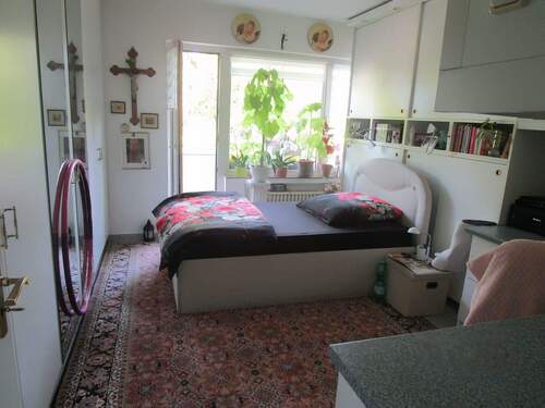 Musterwohnung Schlafzimmer mit Balkon - 