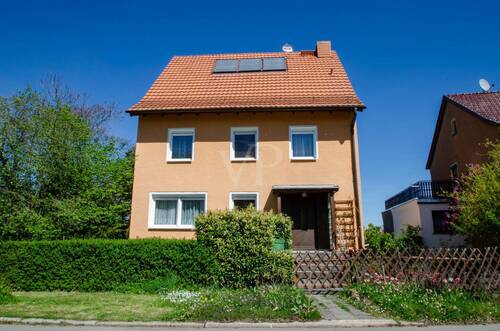 Haus Straßenansicht - 6 Zimmer Einfamilienhaus zum Kaufen in Arnstadt