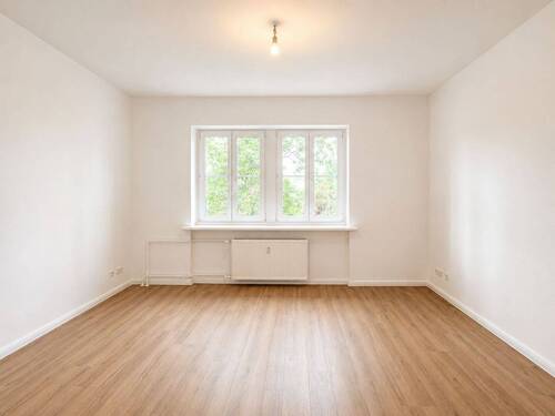 Wohnzimmer - Erstbezug nach Sanierung: 2-Zimmer-Wohnung mit Einbauküche in Berlin-Friedrichshain