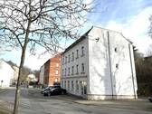Straßenansicht - Gepflegte 3R-Whg. mit Kfz.-Stpl.! Bad u. Küche m. Fenster! Sofort vermietbar! Auch für Selbstnutzer!