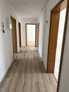 Flur - Etagenwohnung mit 76,10 m² in Zwickau zum Kaufen