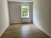Schlafzimmer mit Laminat - 