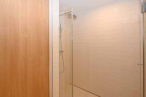 Duschkabine mit Einbauschrank - 
