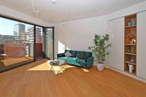 Wohnzimmer mit Ausblick - 2 Zimmer Etagenwohnung in Hamburg
