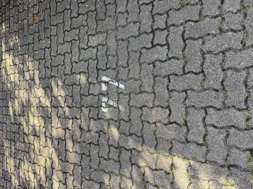 dazugehöriger Stellplatz - 